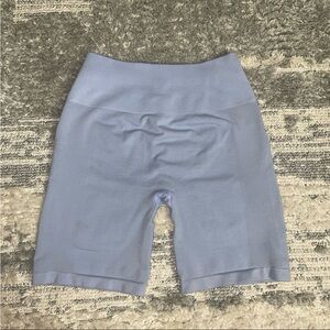 Alphalete Medium AMPLIFY SHORT 4.5" Women's Seamless Scrunch Short Misty Lilac